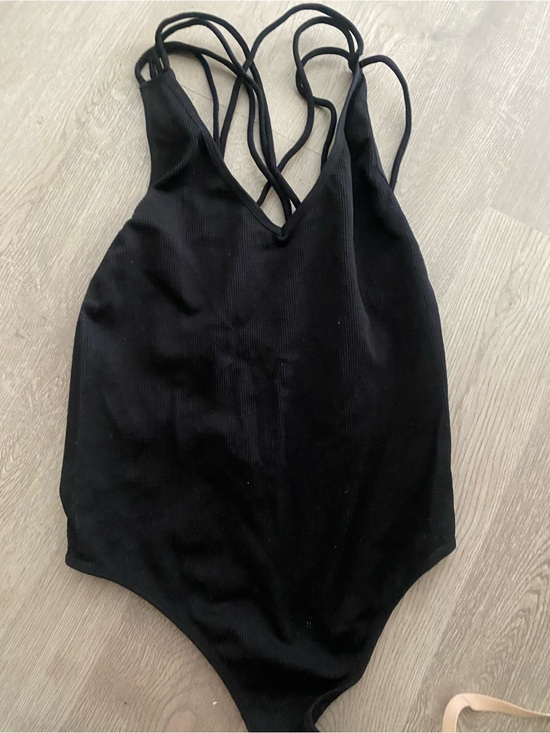Fashion Nova Other - Fashion Nova NWT Strappy V-Neck Bodysuit - one size